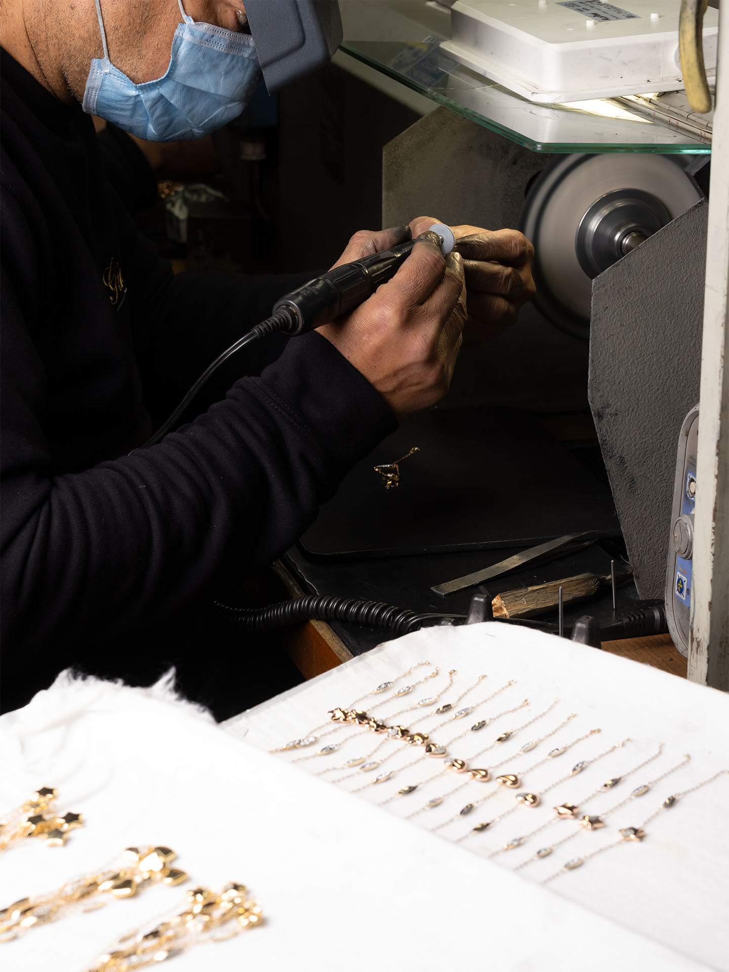 ألوان جريئة,جيمار,أشكال أصلية,أسواق محلية,أسواق دولية,ماريو باجليتشي,مؤسس,صب,معالجة,قطع بالليزر,لحام,تشكيل كهربائي,مجموعة باجليتشي,حرفي